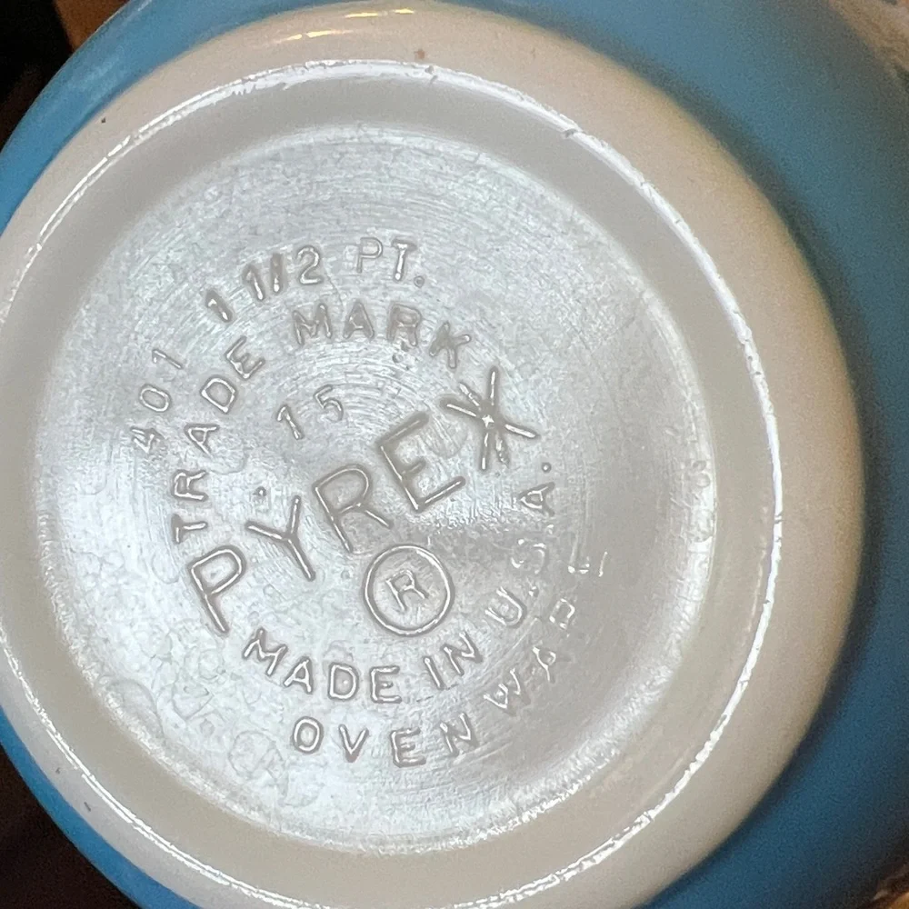Vintage Pyrex Snowflake Blue Garland #401 Mixing bowl 1.5